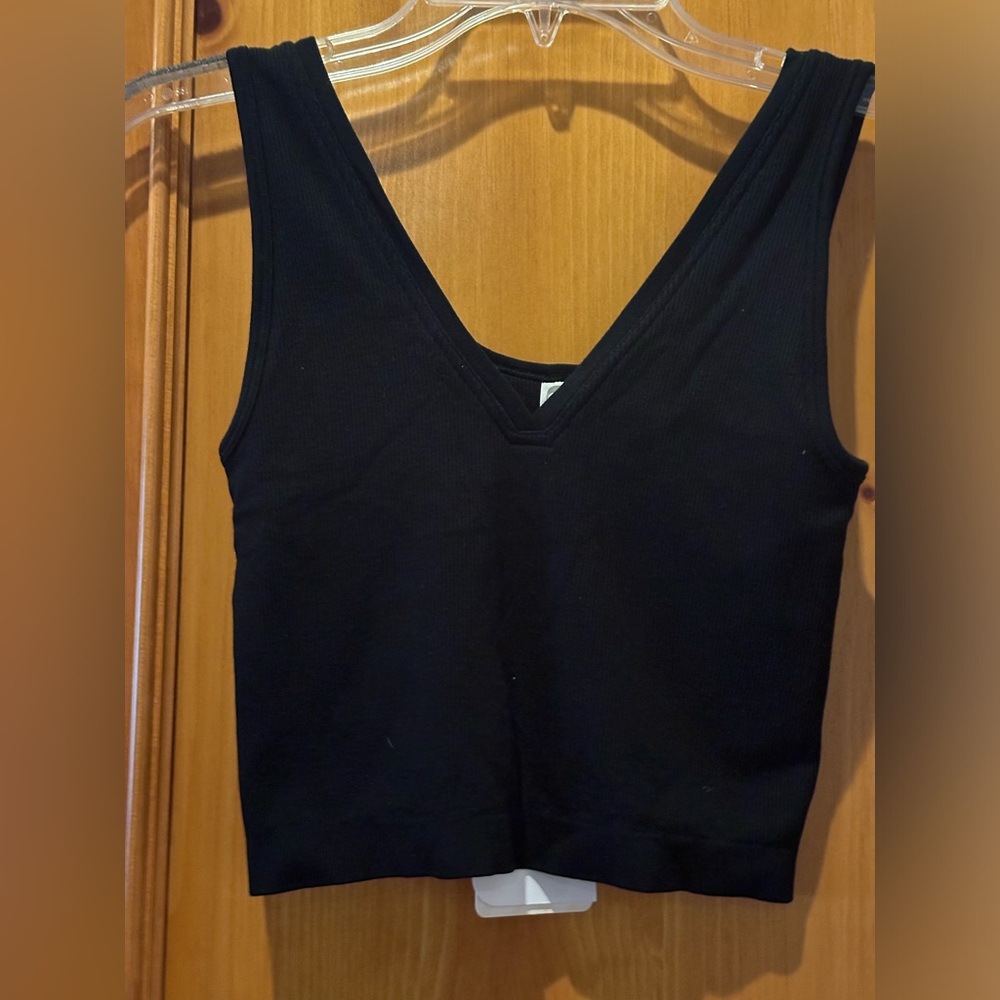 FABLETICS Women's Cloud Seamless V-Neck Crop Tank - Picture 14 of 16
